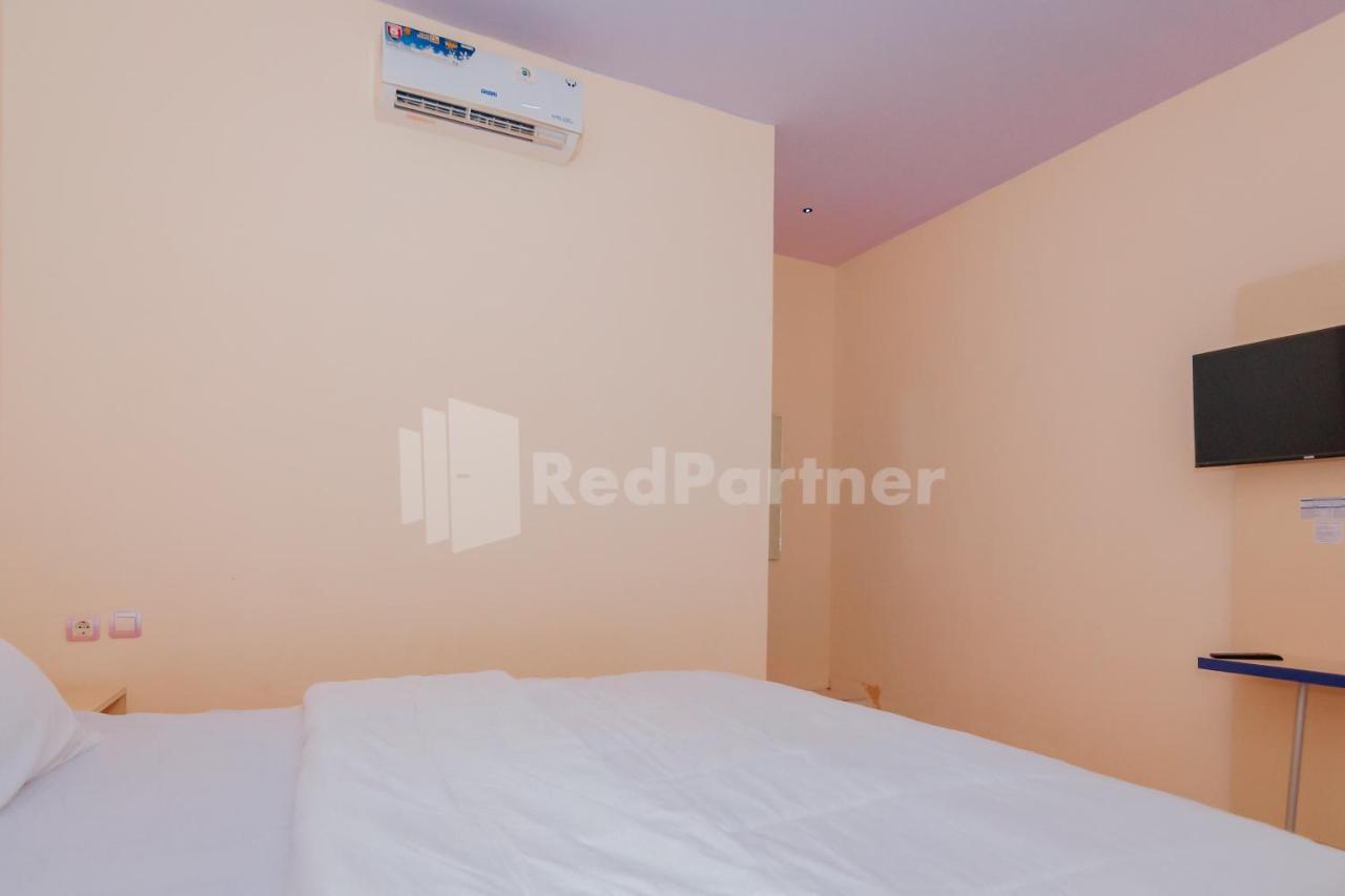 Ungu Kangen Hotel Bogor Mitra Reddoorz Luaran gambar